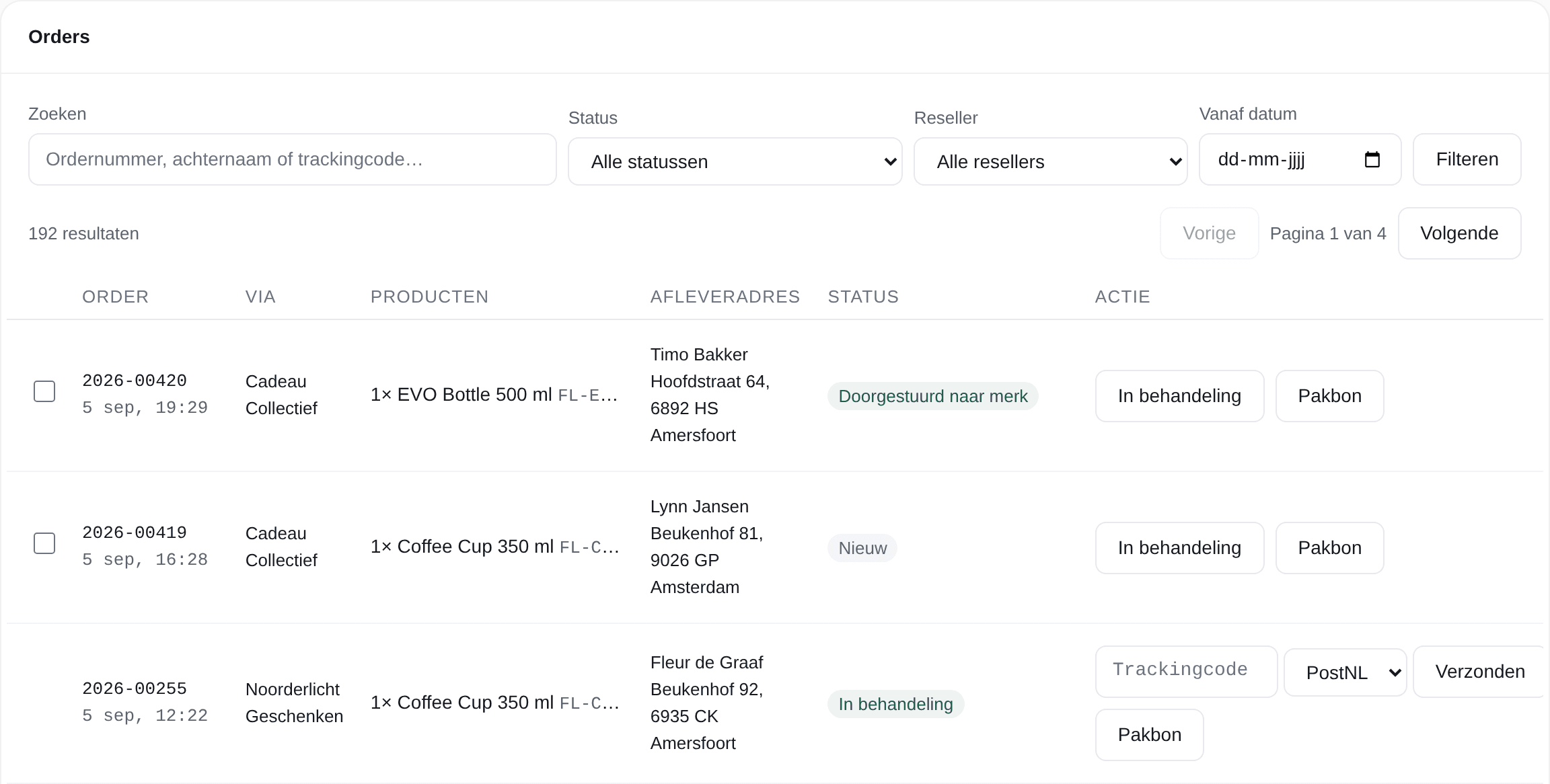 Binnenkomende orders in het merkportaal, met afleveradres, status en trackingnummer